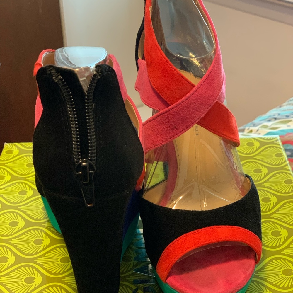 Color block wedges - Picture 2 of 3